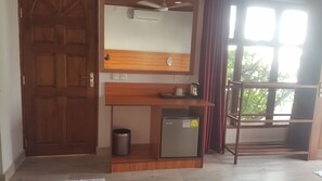 Luxury Double Room, 1 King Bed, Sea View | Minibar - Lagoon View Maldives (Bodufolhudhoo)