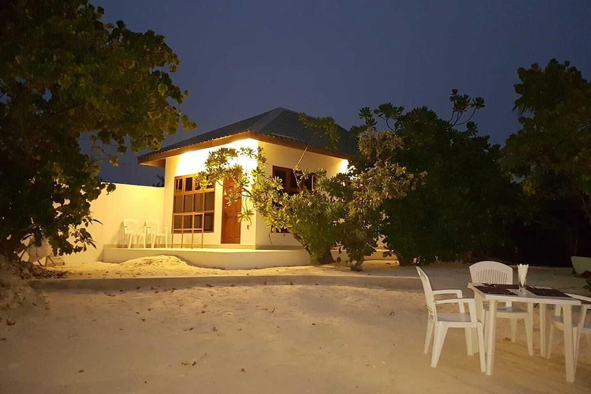 Luxury Suite, 1 King Bed, Sea View | 1 bedroom, minibar, in-room safe, desk