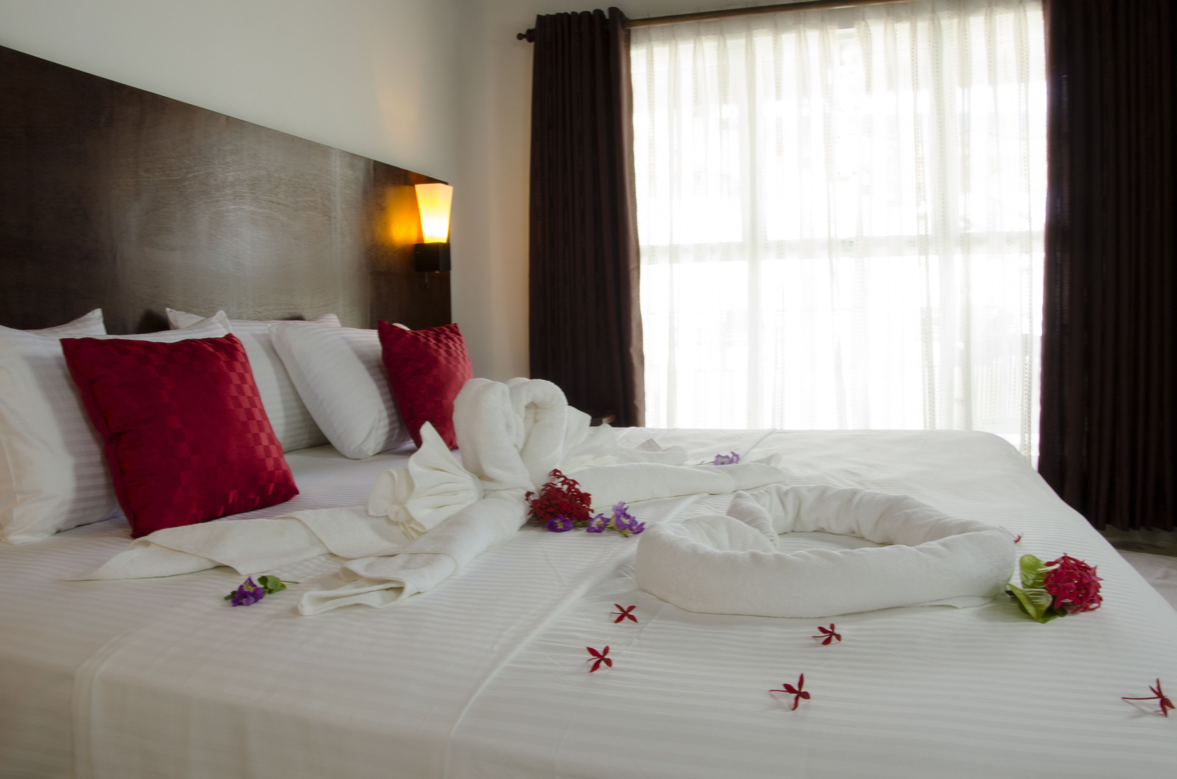 Minibar, in-room safe, desk, laptop workspace