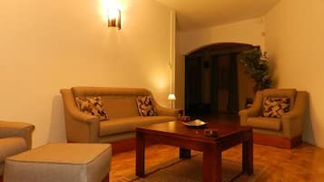 40-inch LED TV with satellite channels, TV