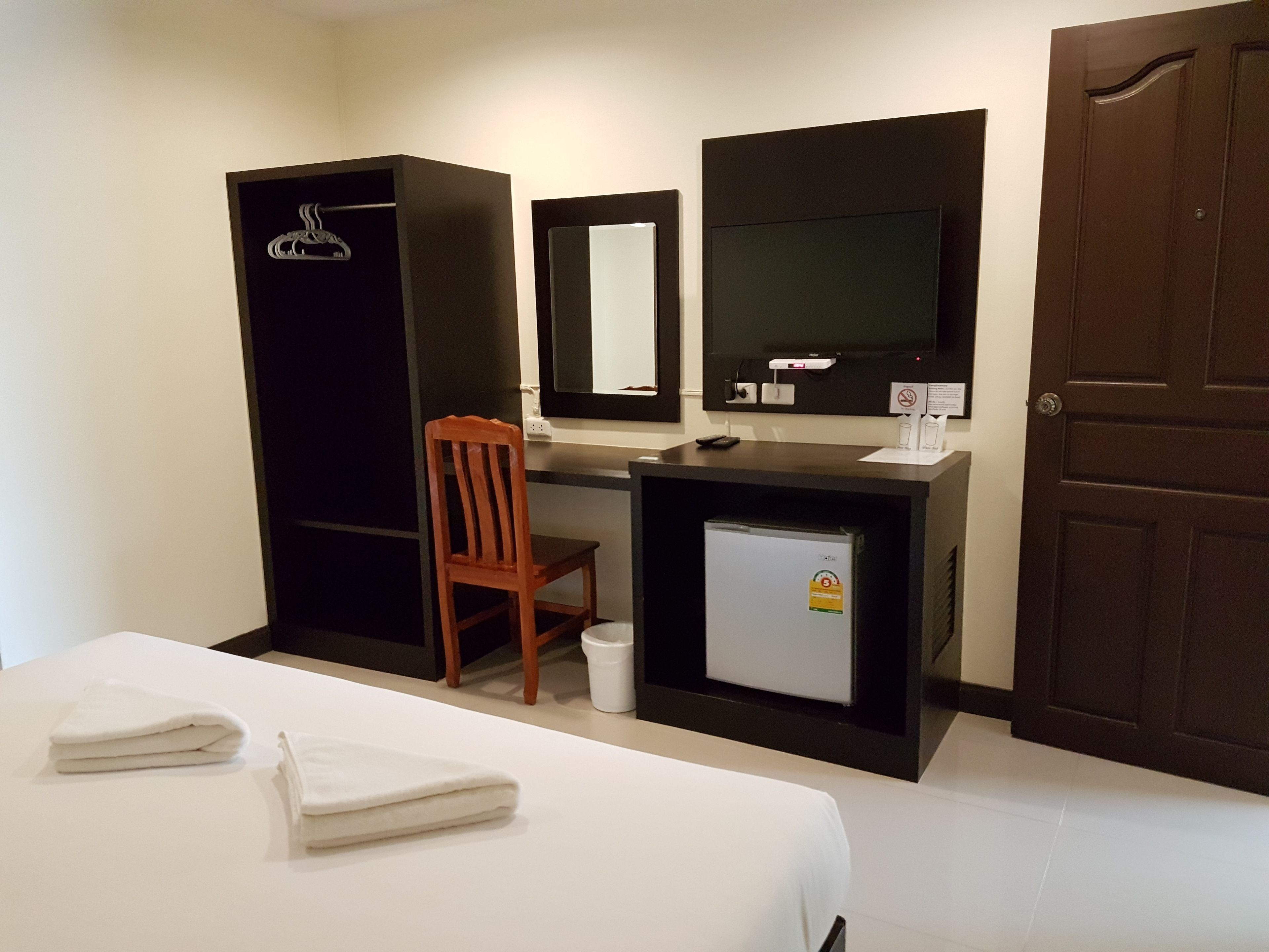 double room | in-room safe, desk, blackout curtains, free wifi