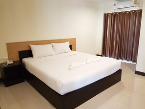 Double Room | In-room safe, desk, blackout drapes, free WiFi