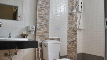 Shower, free toiletries, towels
