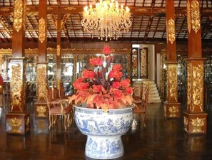 Interior entrance - Hotel Puri Mimi (Legian)
