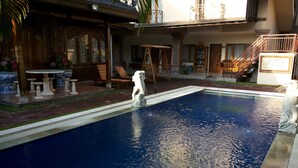 حمّام سباحة خارجي