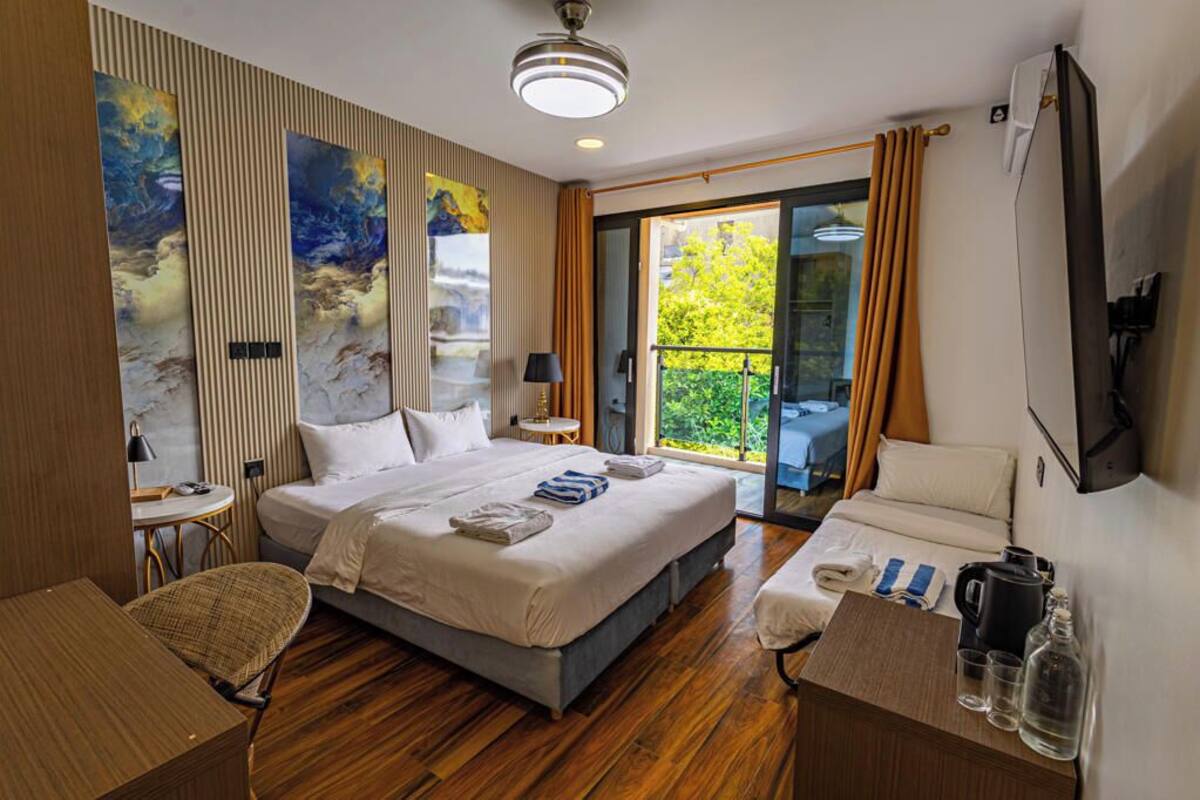 Premium Room, Sea View | 1 bedroom, premium bedding, minibar, desk