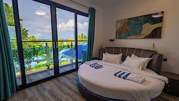 Honeymoon Room | 1 bedroom, premium bedding, minibar, desk