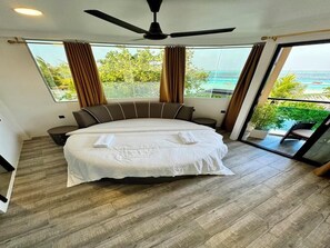 Habitación de luna de miel | 1 habitación, ropa de cama de alta calidad, minibar y escritorio 