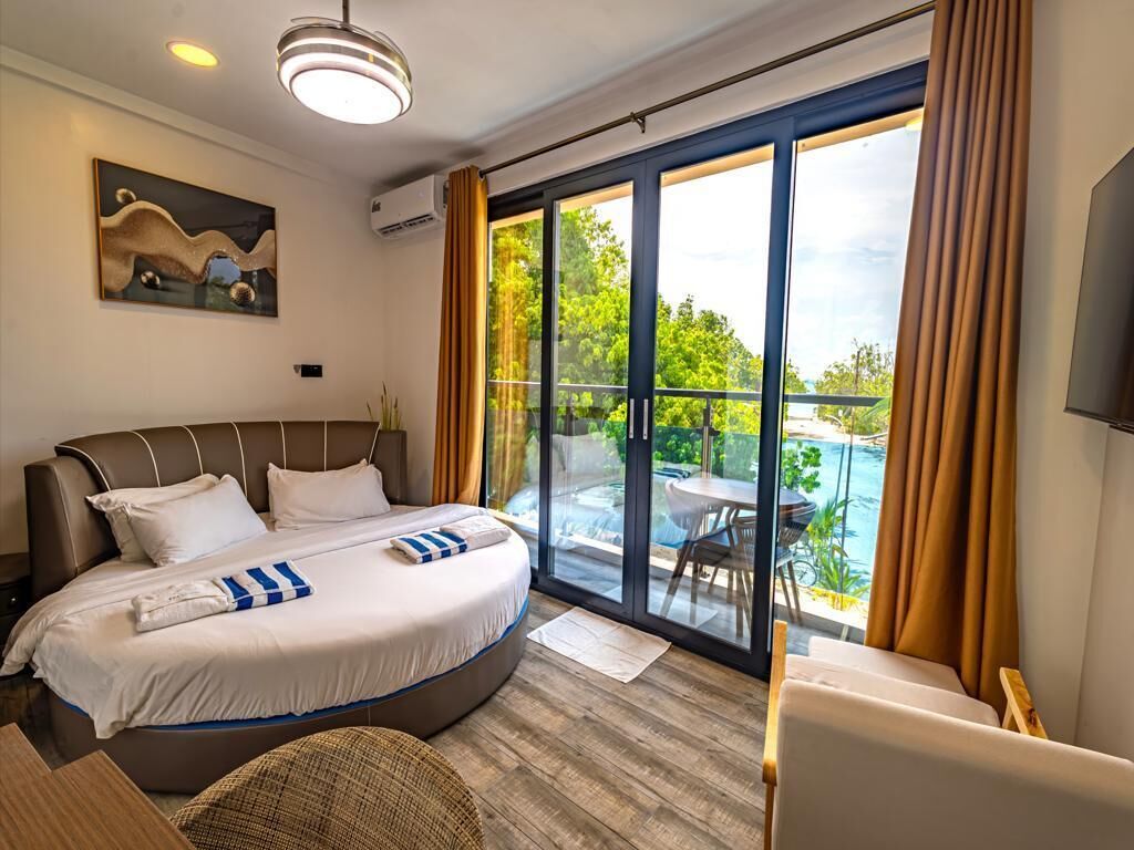 ハネムーン ルーム | 1 室のベッドルーム、高級寝具、ミニバー、デスク