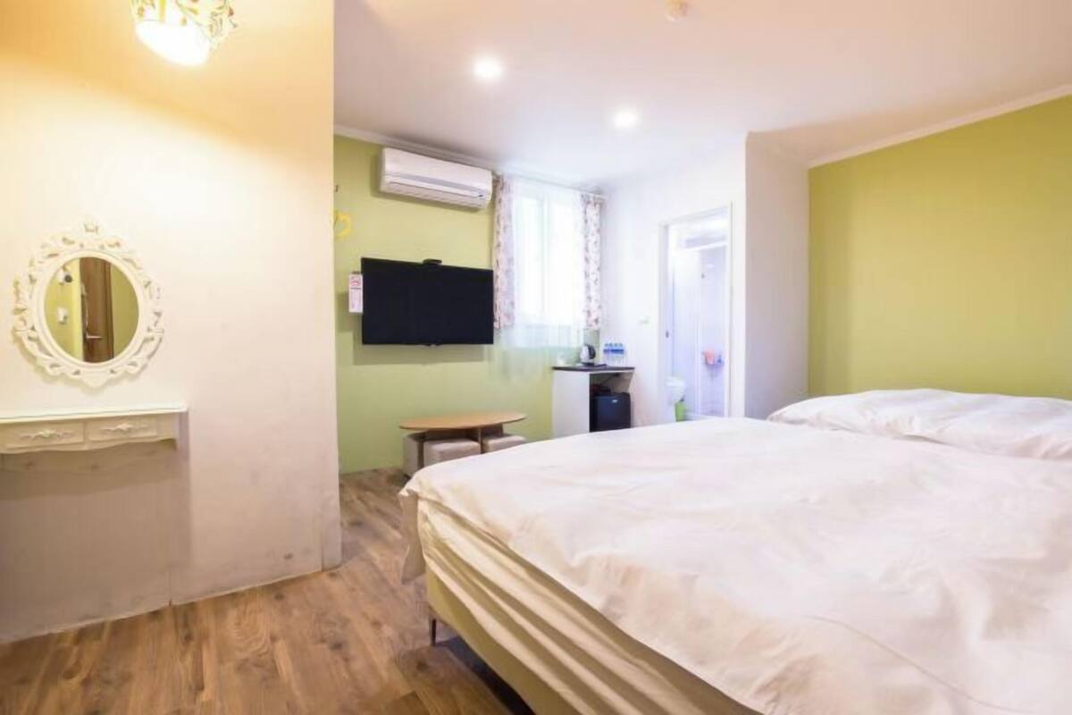 Ropa de cama de alta calidad, edredón, escritorio y insonorización