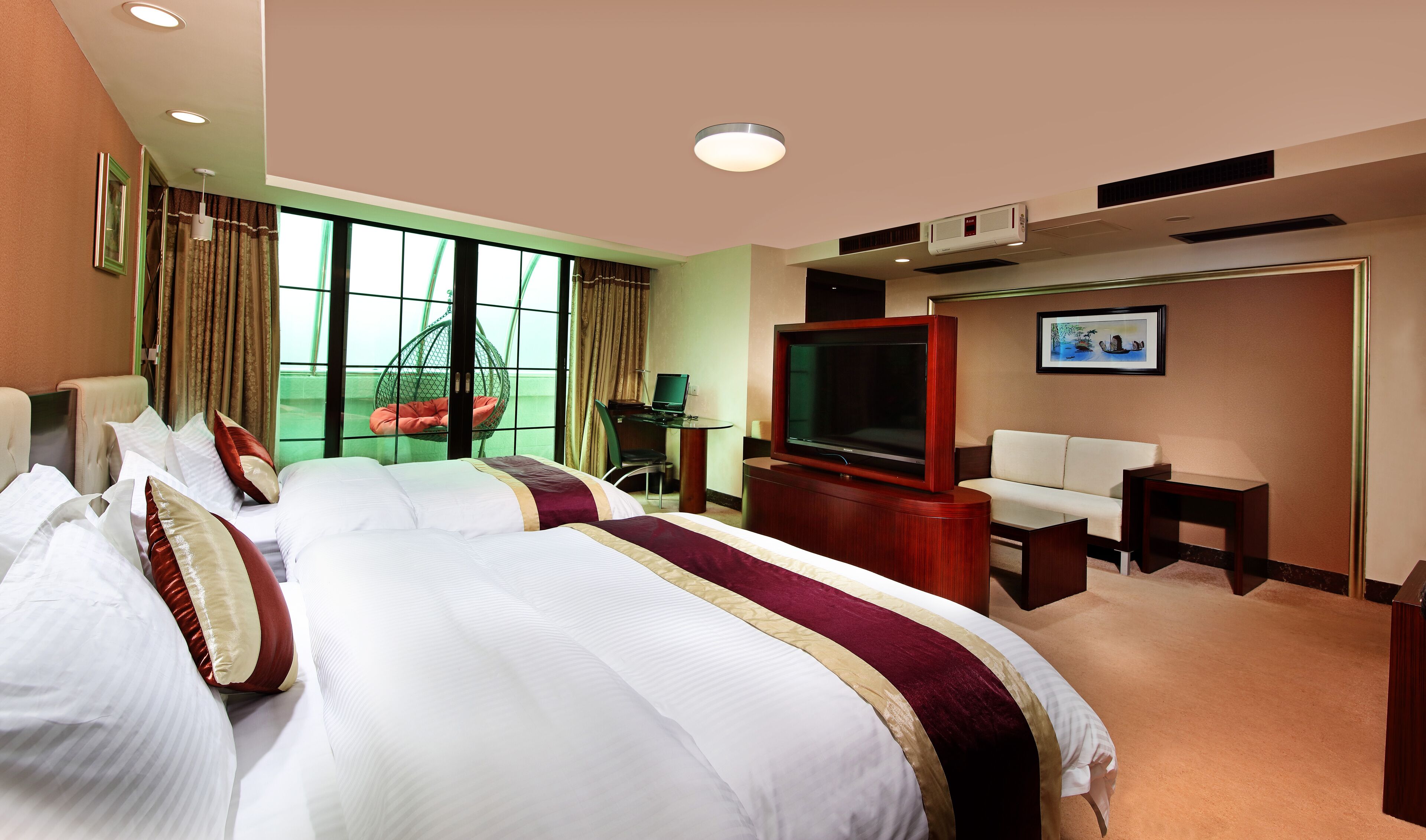 Superior Suite (Sauna) | In-room safe, desk, blackout drapes, soundproofing