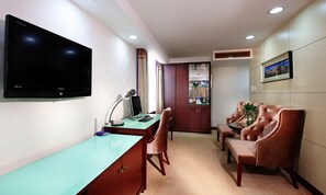 Suite – superior (Sauna) | Oppholdsrom | Flatskjerm-TV