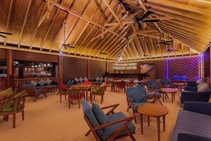 3 restaurants; breakfast, lunch, dinner, and brunch served - Dhigufaru Island Resort (Dhigufaruvinagan'du)