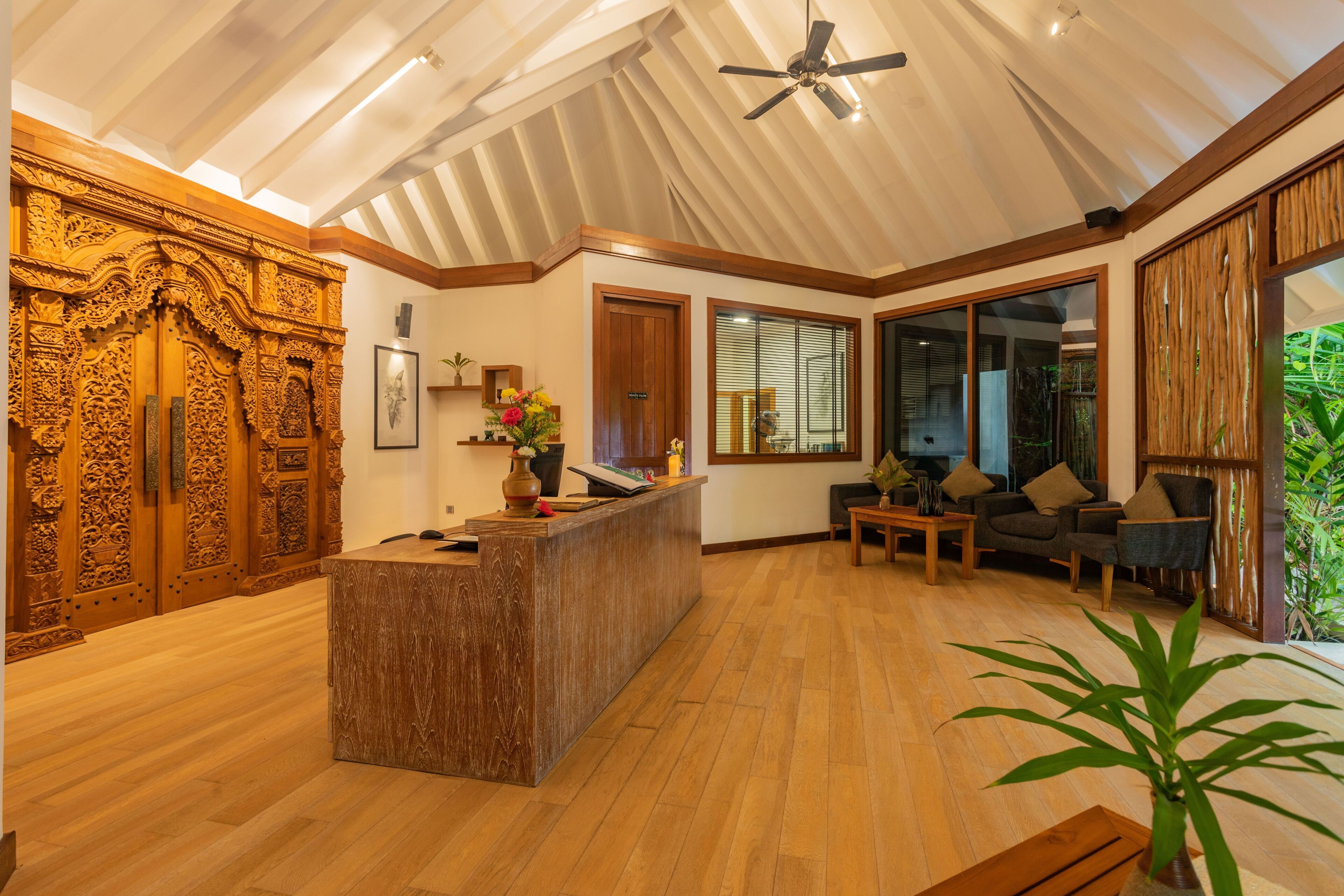 couples treatment room(s), sauna, hot tub, steam room, body treatments