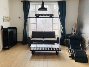 Apartment, 1 Bedroom (La 12) | Living room | Flat-screen TV, iPod dock - Train Flat (Brussels)