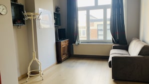 Family Apartment, 1 Bedroom, Non Smoking (AT) | Living room | Flat-screen TV - Train Flat (Brussels)