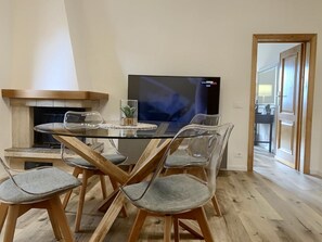 Traditional Apartment, 1 Bedroom, Garden View | Living area | TV - La Coroncina Lodging (Siena)