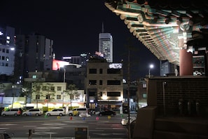 Front of property - evening/night - 96 BUN'Z Travelers Lodge (Seoul)