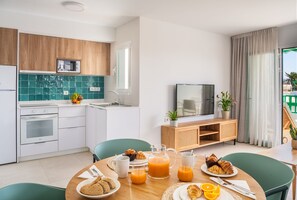 Petit déjeuner buffet servi tous les jours en supplément