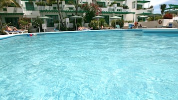 2 piscinas al aire libre, sombrillas, tumbonas