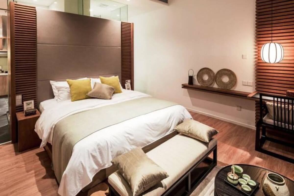 Escritorio, cortinas blackout, wifi gratis y ropa de cama