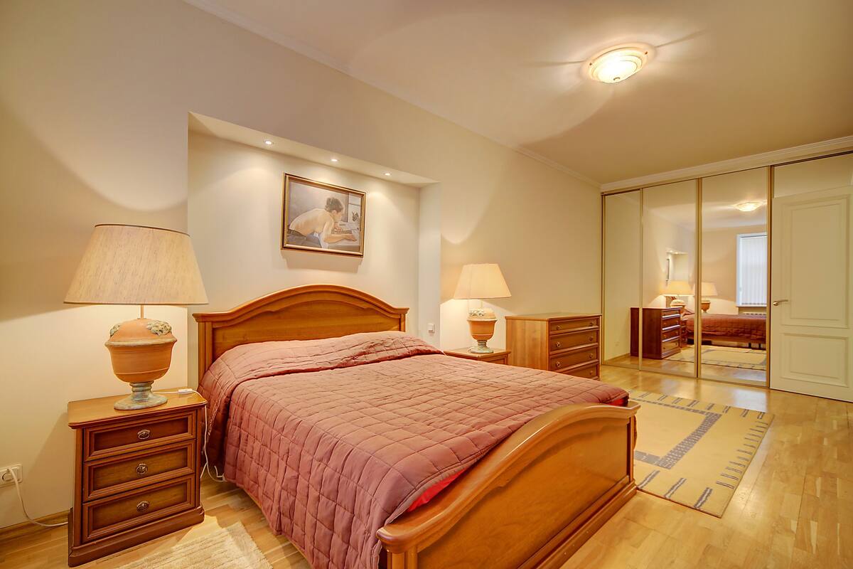 Desk, iron/ironing board, rollaway beds, free WiFi