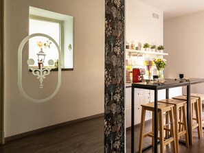 22-inch flat-screen TV with digital channels, TV - Bed and Breakfast Università (Catania)