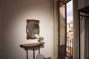 Frette Italian sheets, premium bedding, down duvets - Duomo & University Rooms Catania Center  (Catania)