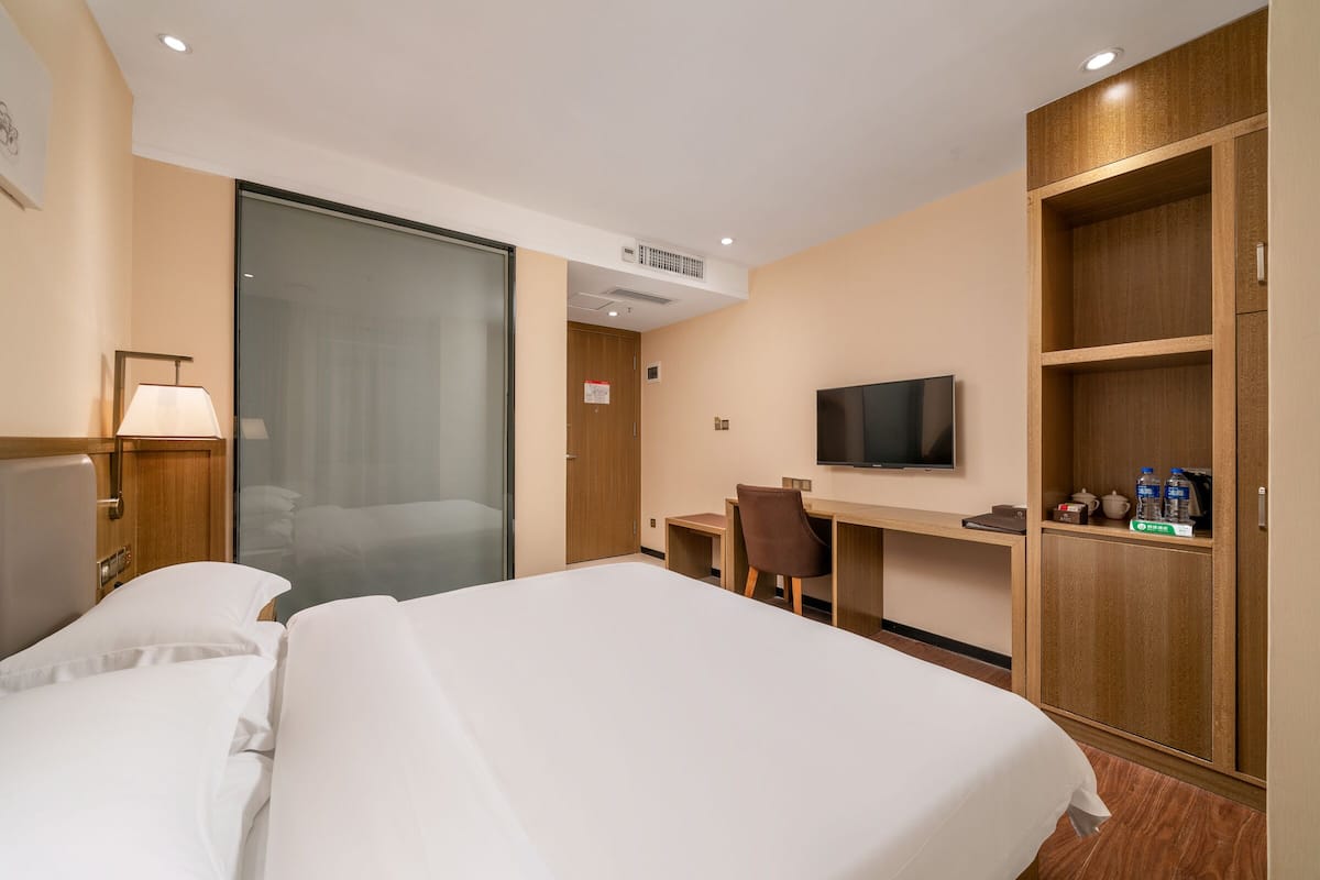 Ropa de cama de alta calidad, edredón y minibar 