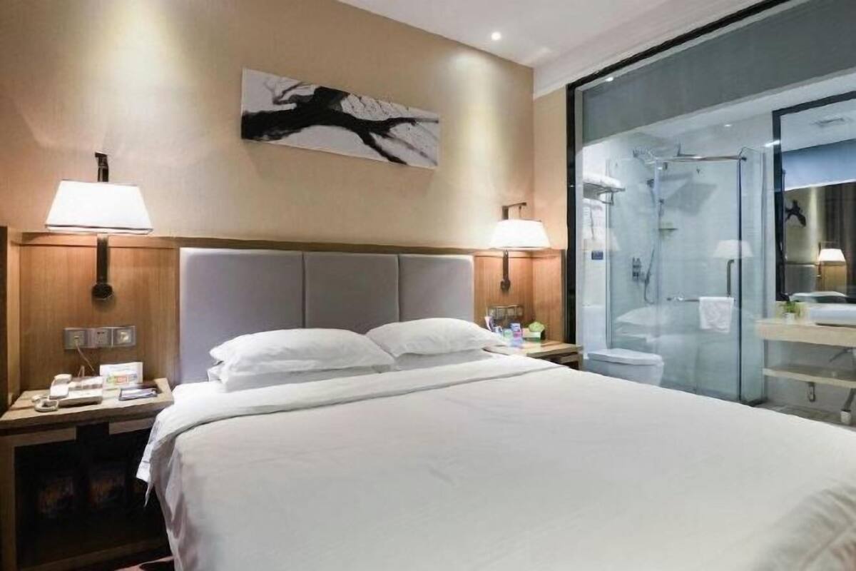1 bedroom, premium bedding, down comforters, minibar