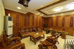 Lobby sitting area - Win Star Hotel (Mandalay)