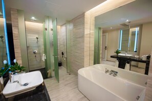 Articles de toilette de luxe, peignoirs, chaussons