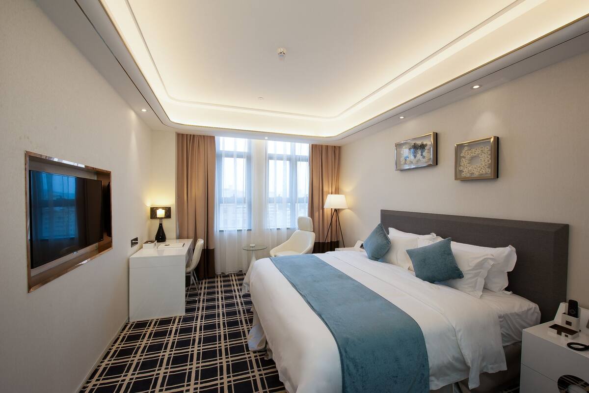 Premium bedding, minibar, in-room safe, desk