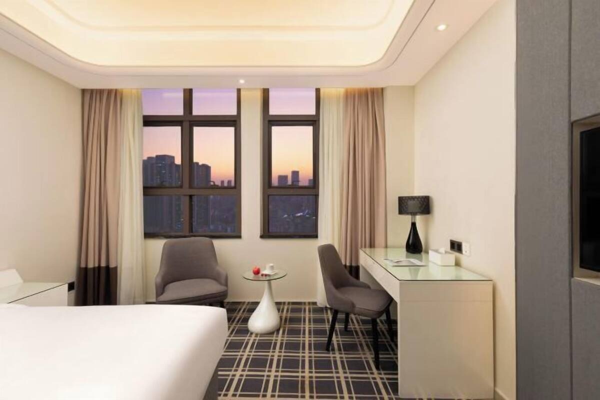 Premium bedding, minibar, in-room safe, desk