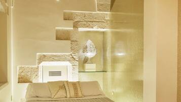 Design Studio Suite, 1 Double Bed | Frette Italian sheets, premium bedding, down duvets, memory-foam beds