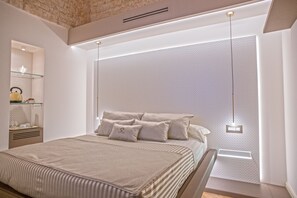 Suite Studio Supérieure, 1 lit double, dans la tour | Draps italiens Frette, literie de qualité supérieure