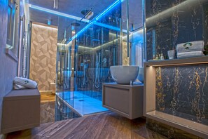 Superior Studio Suite, 1 Double Bed, Tower | Bathroom shower