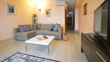 Suite Superior, vista mare | Soggiorno | TV LCD