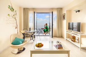 Suite Superior, vista mare | Soggiorno | TV LCD