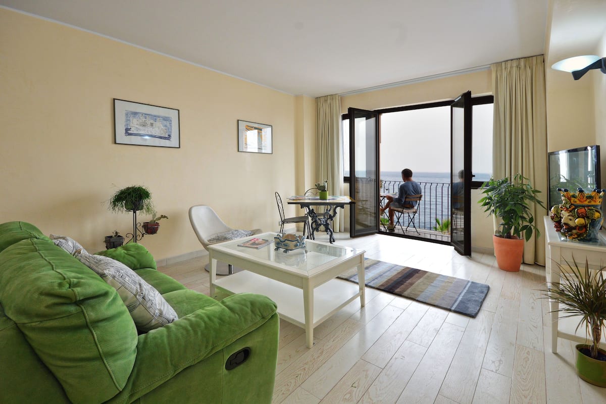 Deluxe Suite, 1 Double Bed, Sea View | Living room | LCD TV