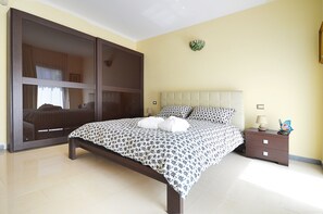 1 bedroom, premium bedding, minibar, in-room safe