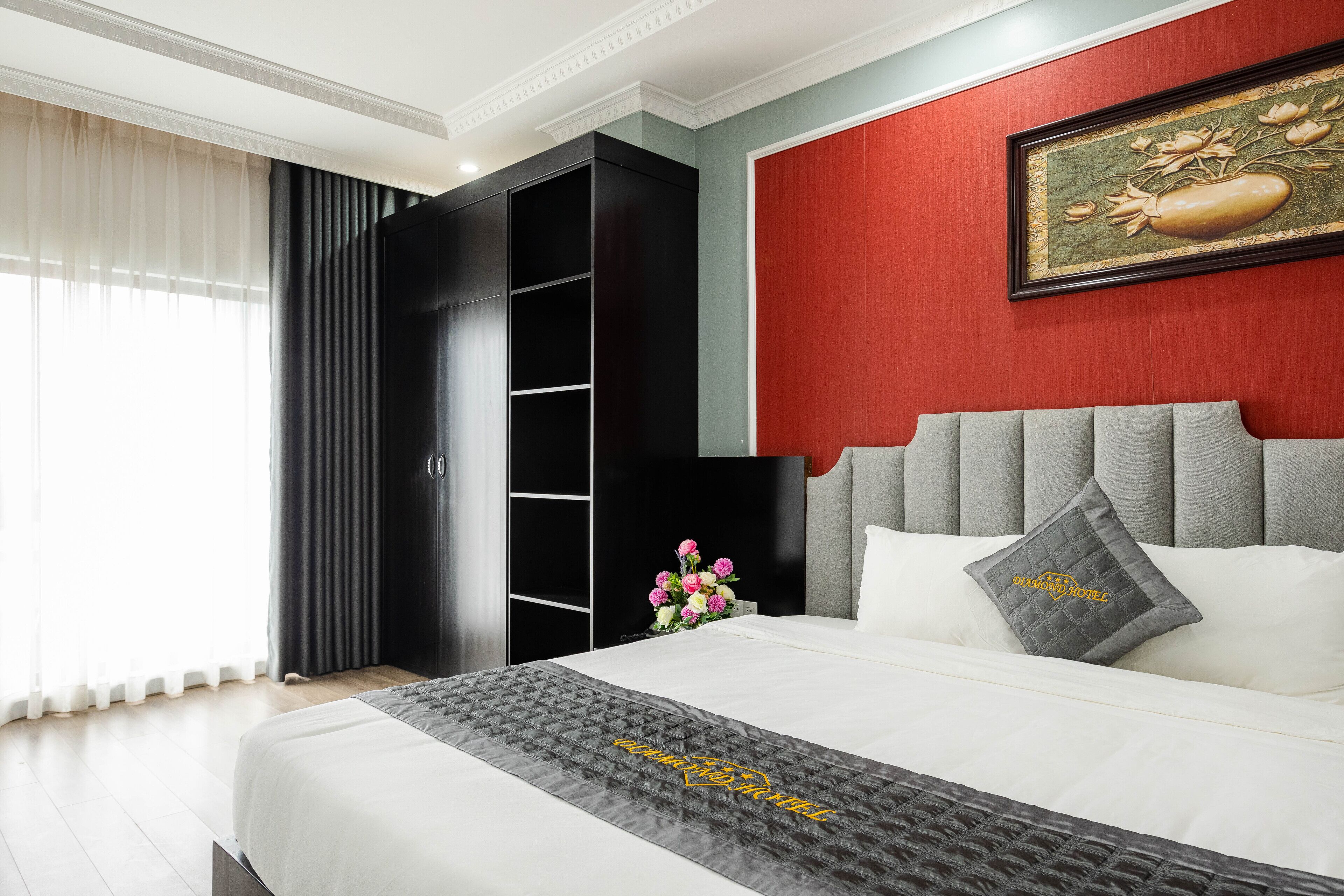 minibar, individually decorated, individually furnished, desk