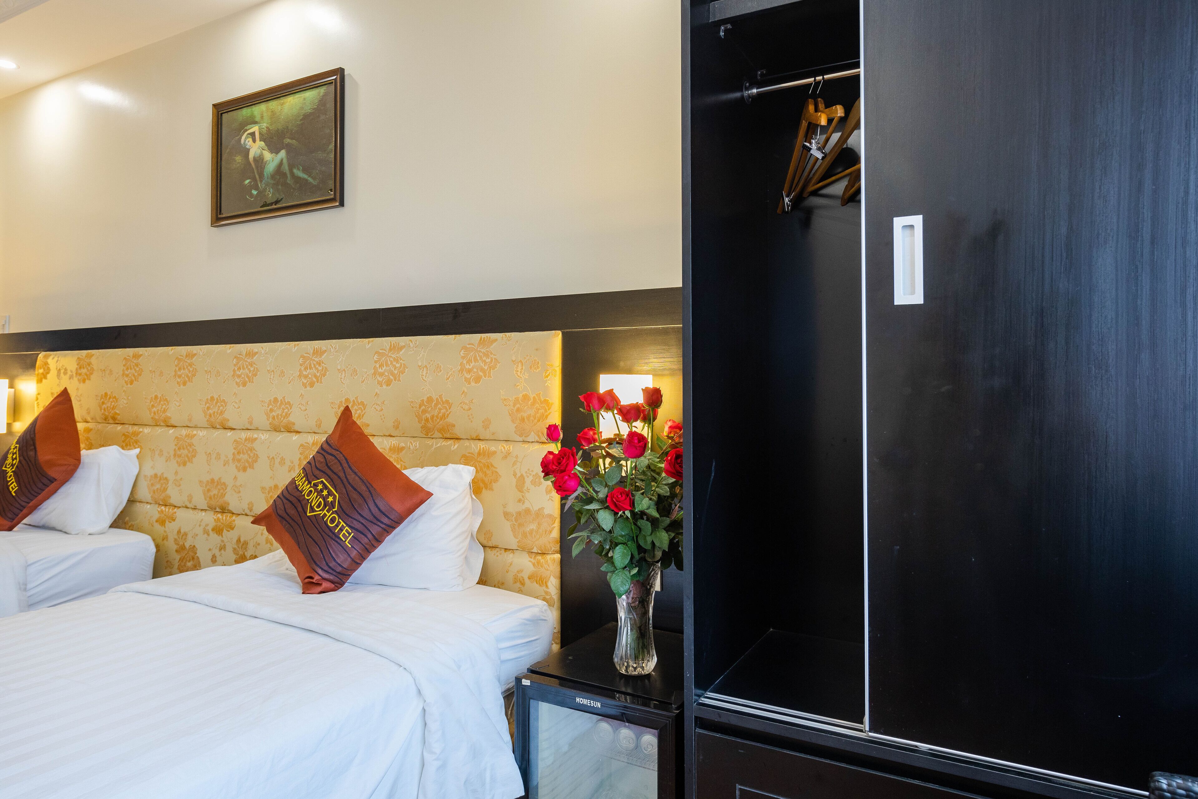 economy double or twin room, city view | minibar, individually decorated, individually furnished, desk