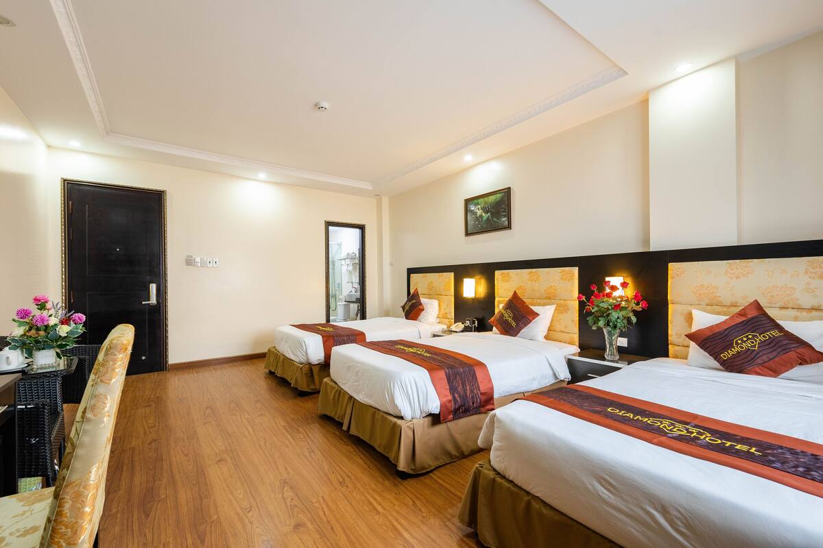 superior triple room | minibar, individually decorated, individually furnished, desk