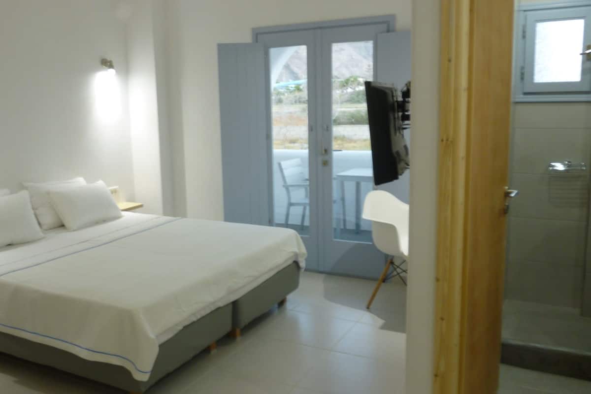 Double or Twin Room, Garden View | 1 bedroom, in-room safe, desk, laptop workspace