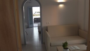 Senior Suite, Sea View | In-room safe, desk, laptop workspace, soundproofing - Daylight (Santorini)