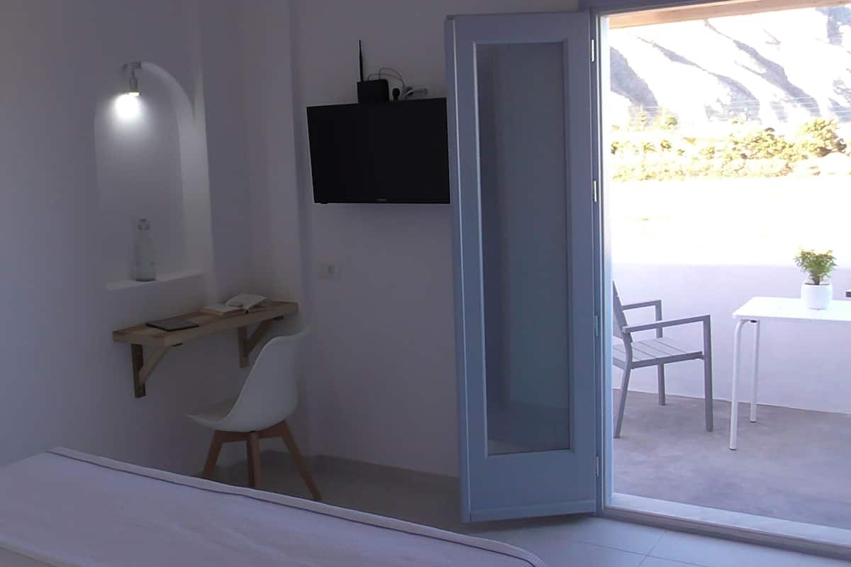 Double or Twin Room, Partial Sea View | 1 bedroom, in-room safe, desk, laptop workspace