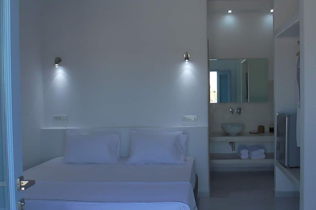 Double or Twin Room, Pool View | 1 bedroom, in-room safe, desk, laptop workspace