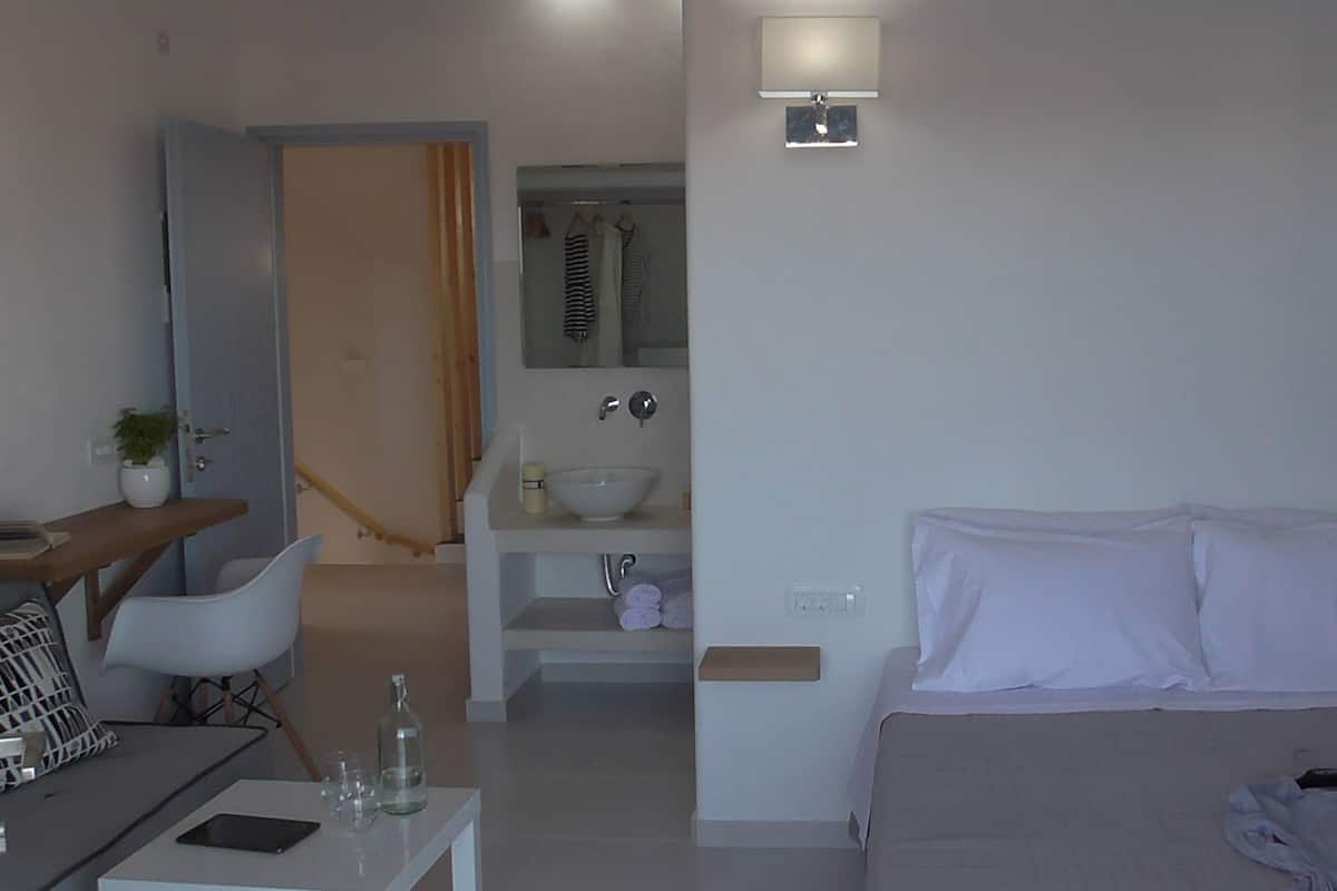 Junior Suite, Sea View | 1 bedroom, in-room safe, desk, laptop workspace