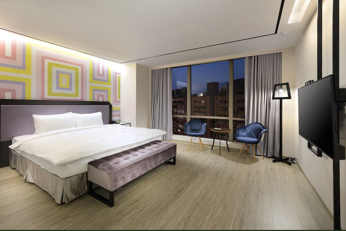 1 bedroom, down duvets, free minibar, in-room safe